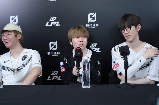 将目标锁定 将目标锁定