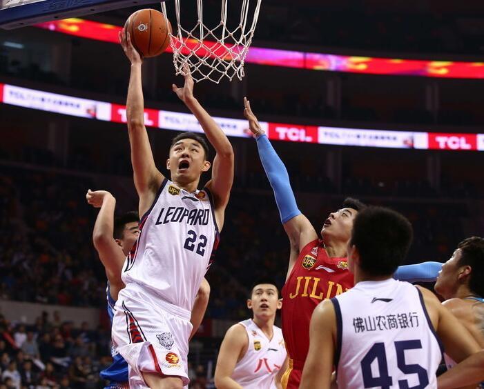 防守反击的 防守反击的