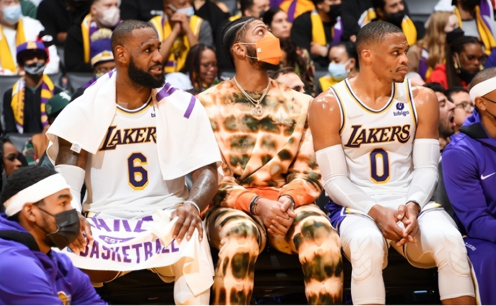 首战出现异 首战出现异